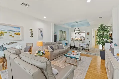 10 Franklin Court S St Petersburg FL 33711