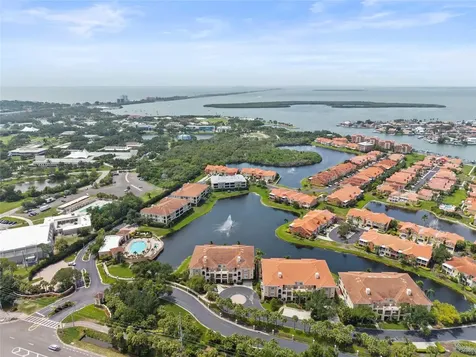 10 Franklin Court S St Petersburg FL 33711