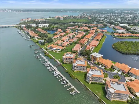 10 Franklin Court S St Petersburg FL 33711