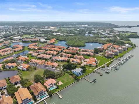 10 Franklin Court S St Petersburg FL 33711