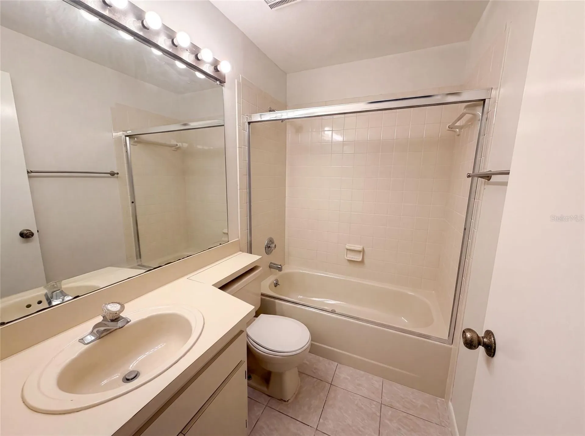 8613 Cottonway Lane Tampa FL 33635