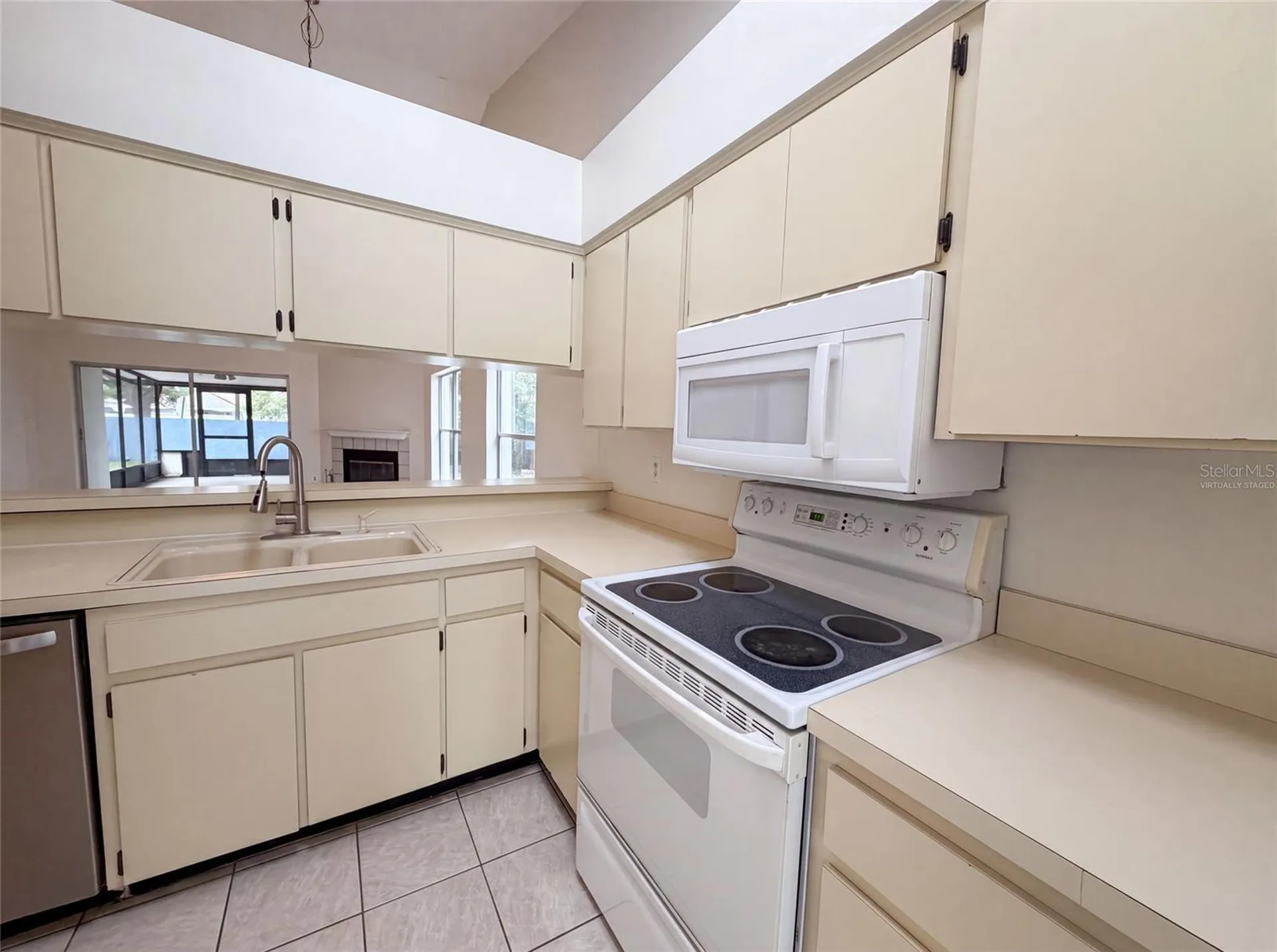 8613 Cottonway Lane Tampa FL 33635
