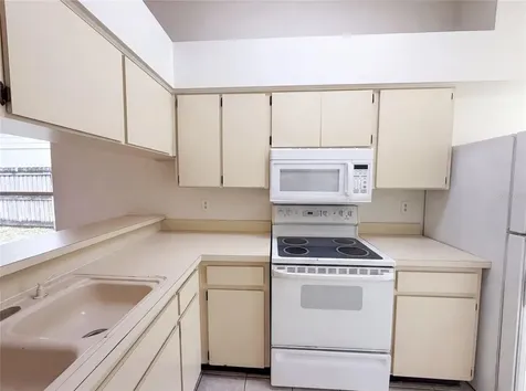 8613 Cottonway Lane Tampa FL 33635