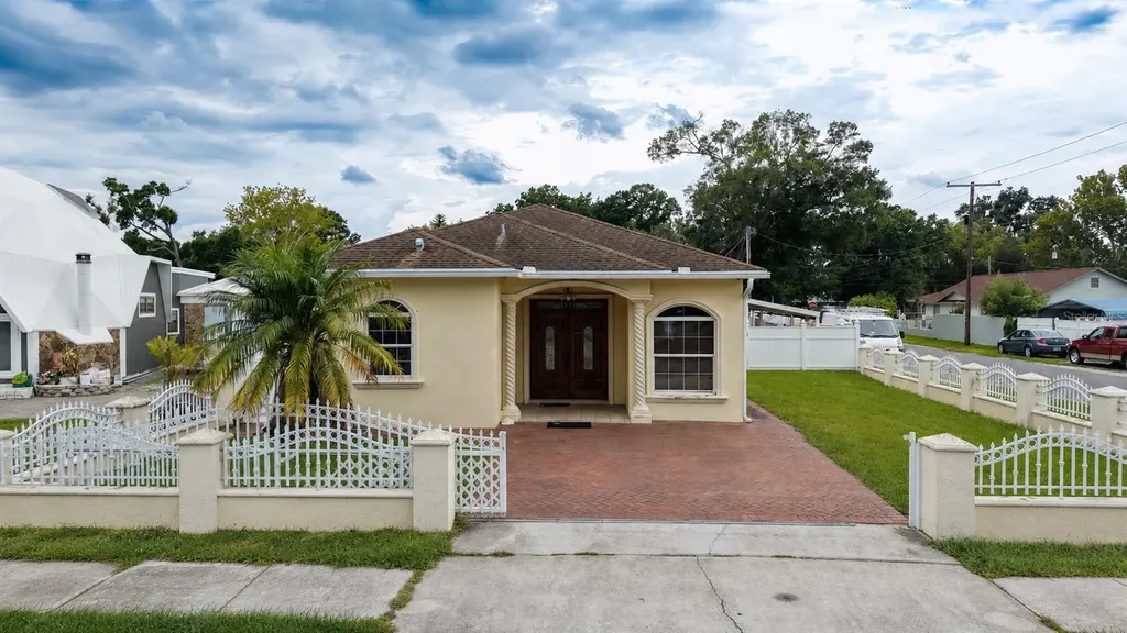 6922 N Hale Avenue Tampa FL 33614