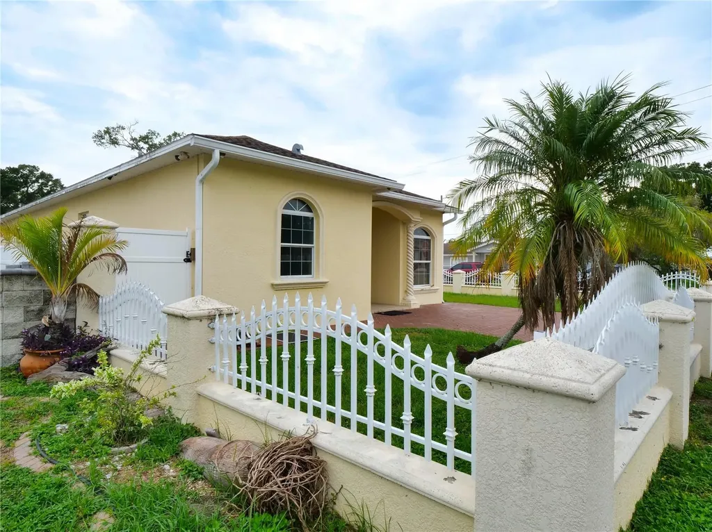 6922 N Hale Avenue Tampa FL 33614