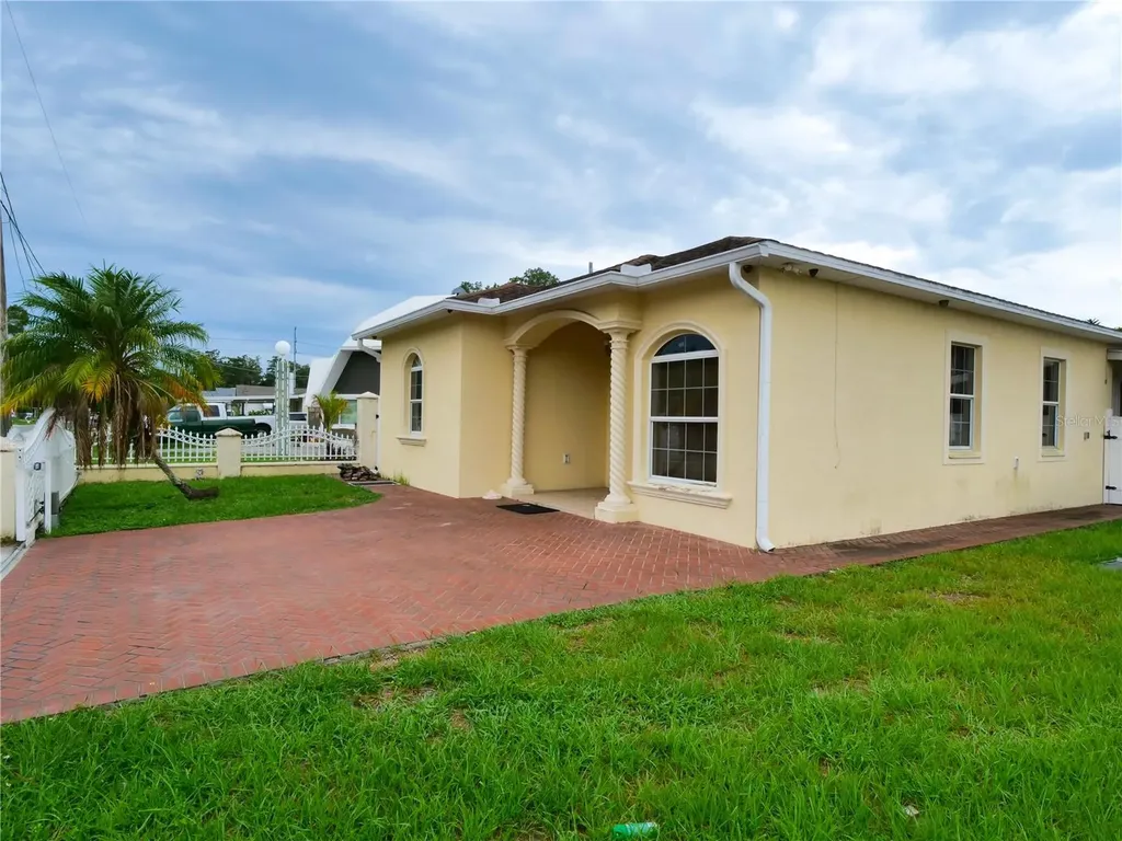 6922 N Hale Avenue Tampa FL 33614