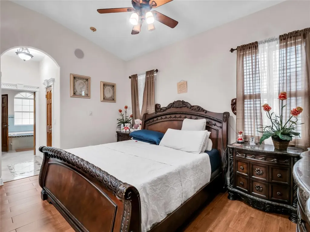 6922 N Hale Avenue Tampa FL 33614