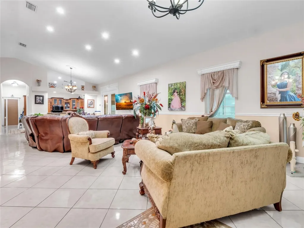 6922 N Hale Avenue Tampa FL 33614