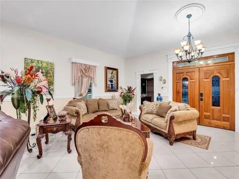 6922 N Hale Avenue Tampa FL 33614