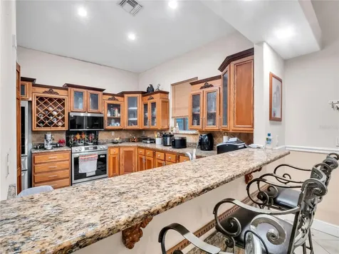 6922 N Hale Avenue Tampa FL 33614