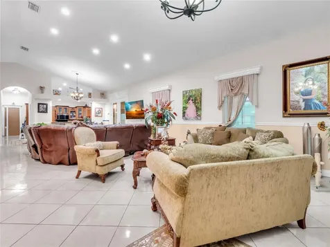 6922 N Hale Avenue Tampa FL 33614