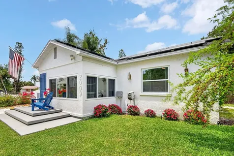 2009 1st Avenue E Bradenton FL 34208