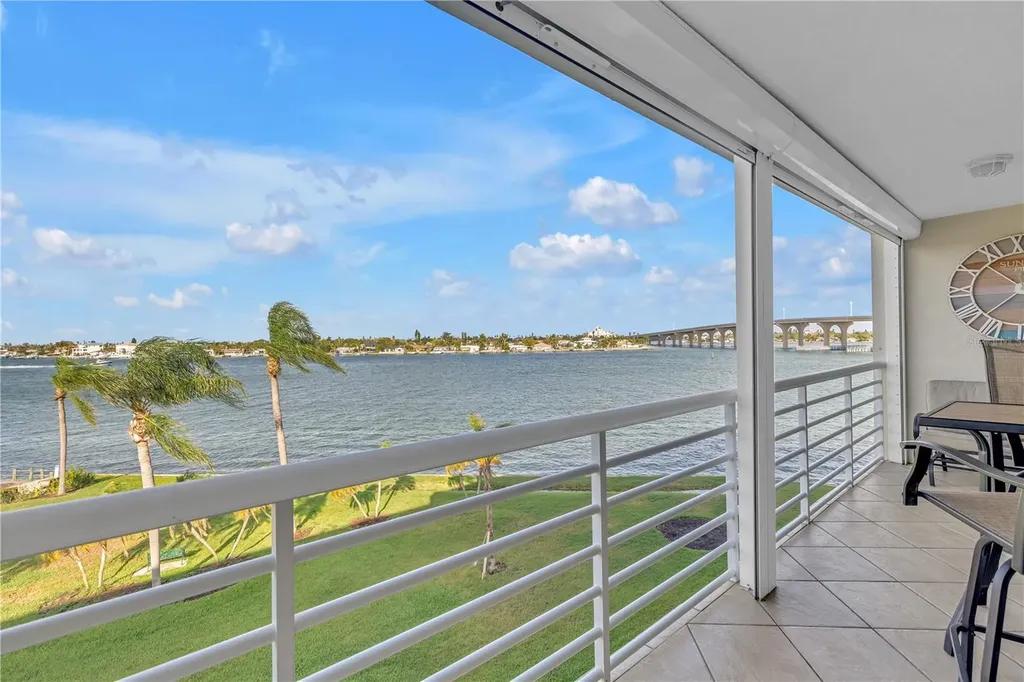 6001 Bahia Del Mar Circle St Petersburg FL 33715