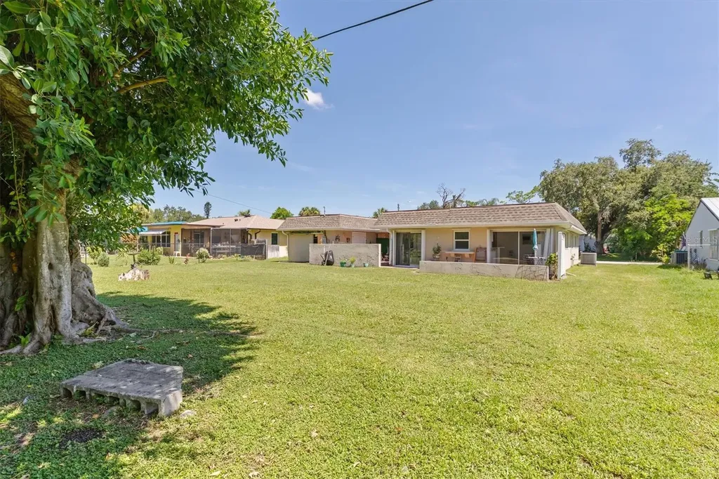 18579 Robinson Avenue Port Charlotte FL 33948