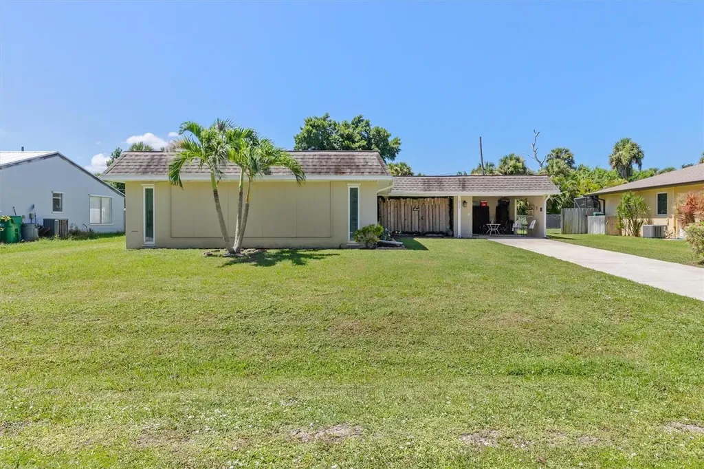 18579 Robinson Avenue Port Charlotte FL 33948