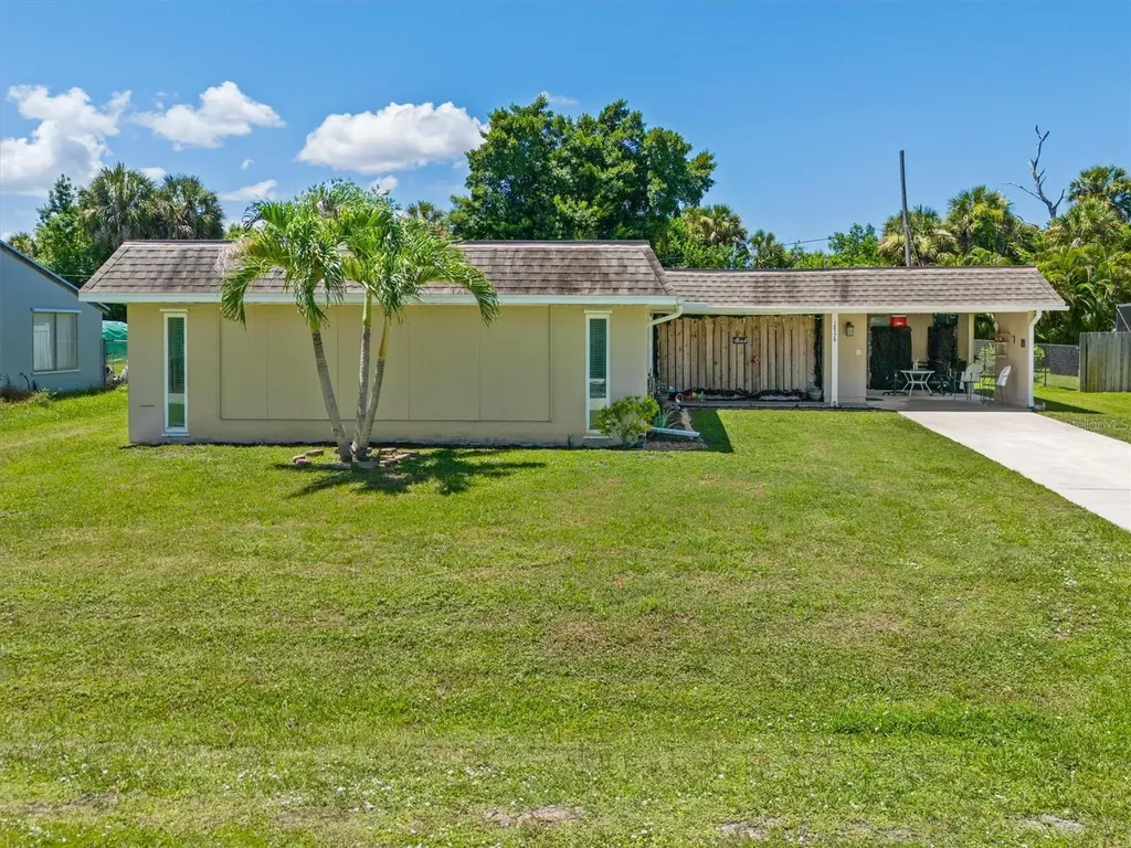 18579 Robinson Avenue Port Charlotte FL 33948