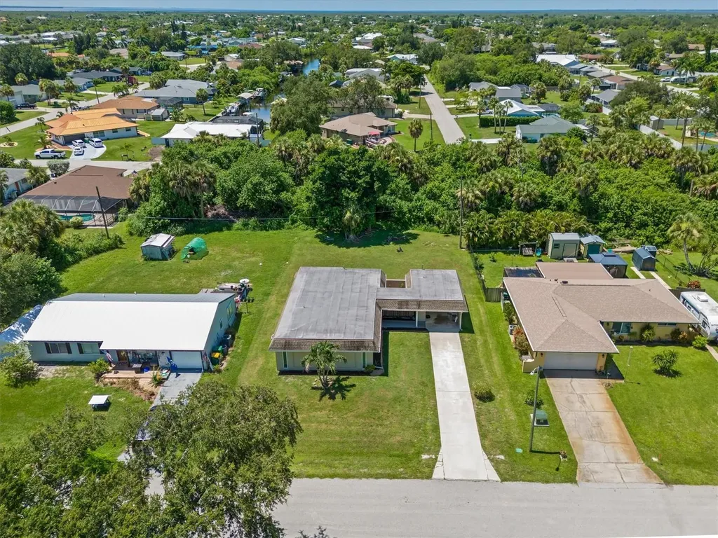 18579 Robinson Avenue Port Charlotte FL 33948