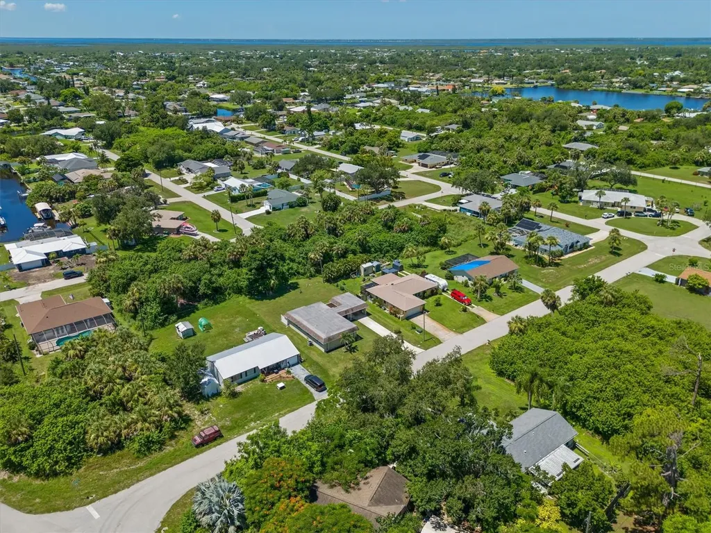 18579 Robinson Avenue Port Charlotte FL 33948