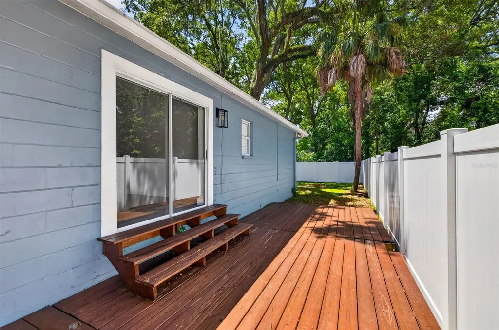 1909 E Henry Avenue Tampa FL 33610