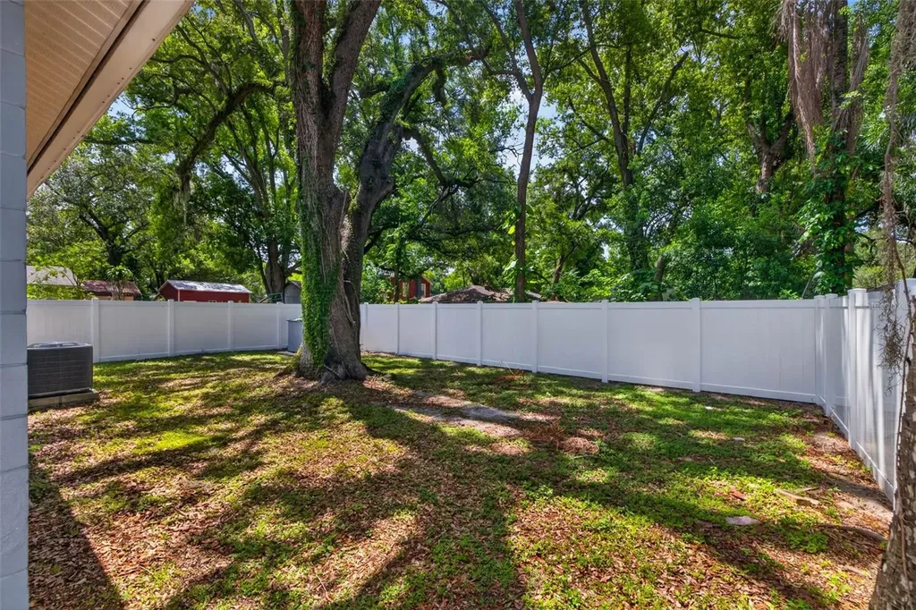 1909 E Henry Avenue Tampa FL 33610