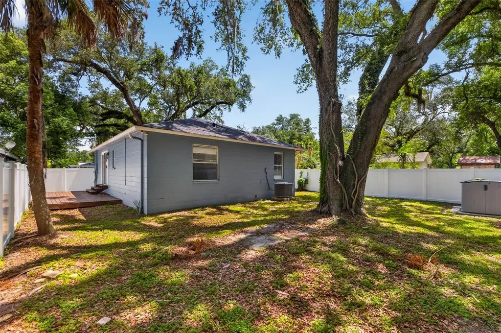 1909 E Henry Avenue Tampa FL 33610