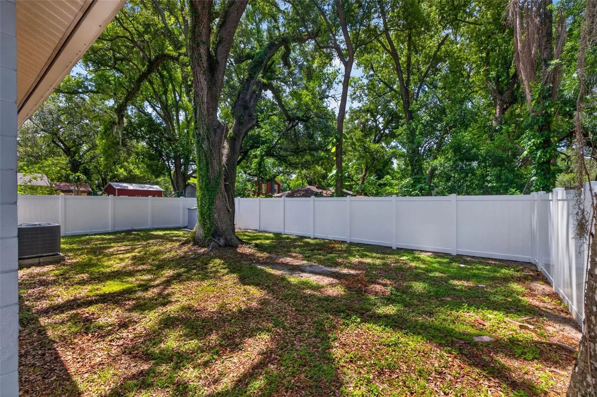 1909 E Henry Avenue Tampa FL 33610