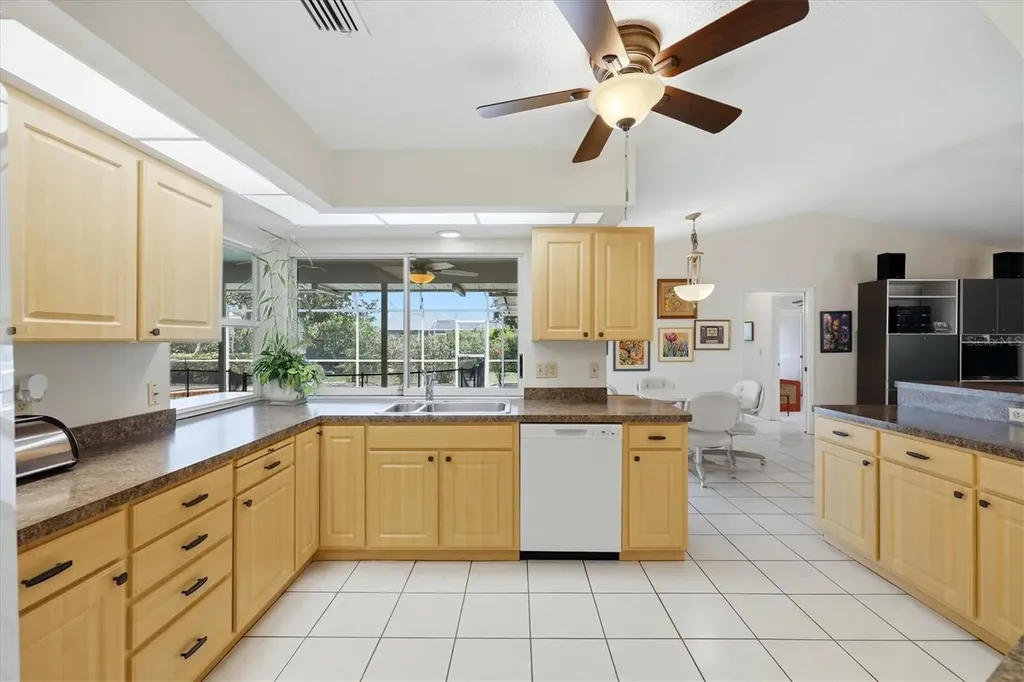 5511 Country Lakes Trail Sarasota FL 34243