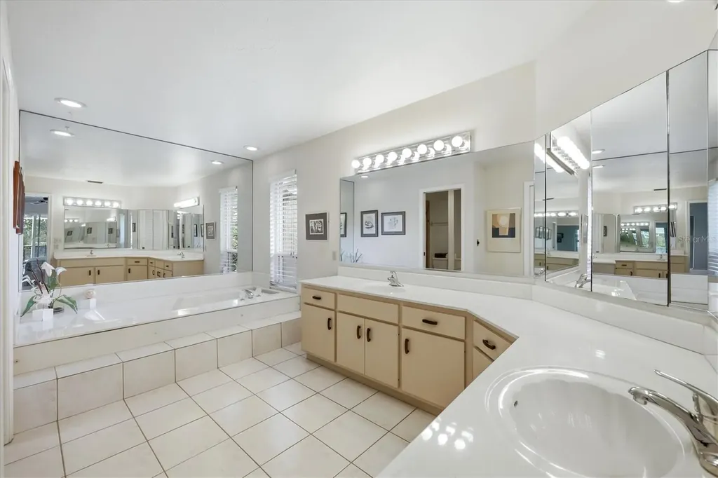 5511 Country Lakes Trail Sarasota FL 34243