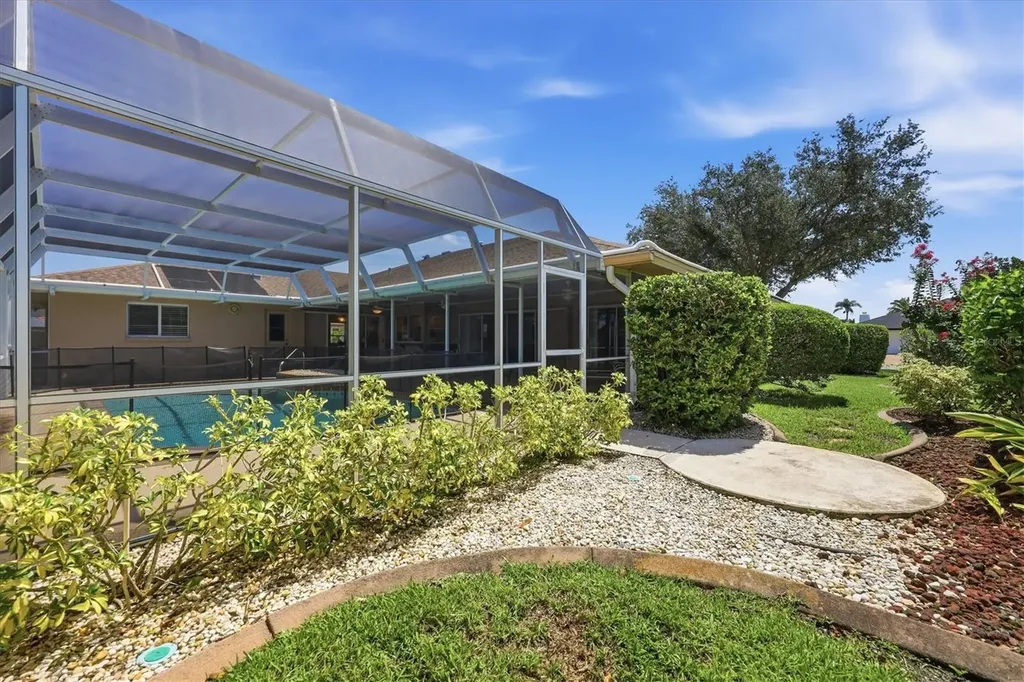 5511 Country Lakes Trail Sarasota FL 34243
