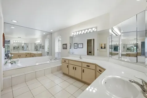 5511 Country Lakes Trail Sarasota FL 34243