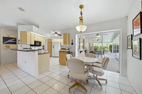 5511 Country Lakes Trail Sarasota FL 34243