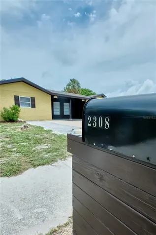 2308 60th Avenue W Bradenton FL 34207