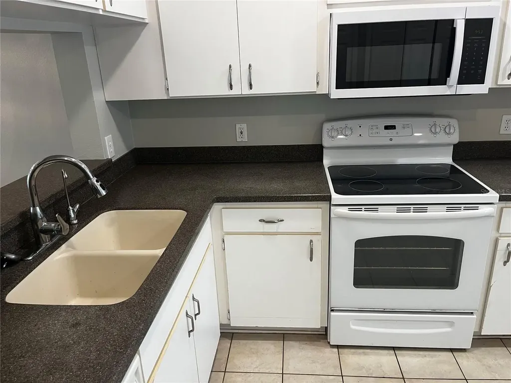 331 Countryside Key Boulevard Oldsmar FL 34677