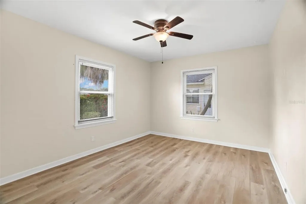 446 37th Avenue NE St Petersburg FL 33704