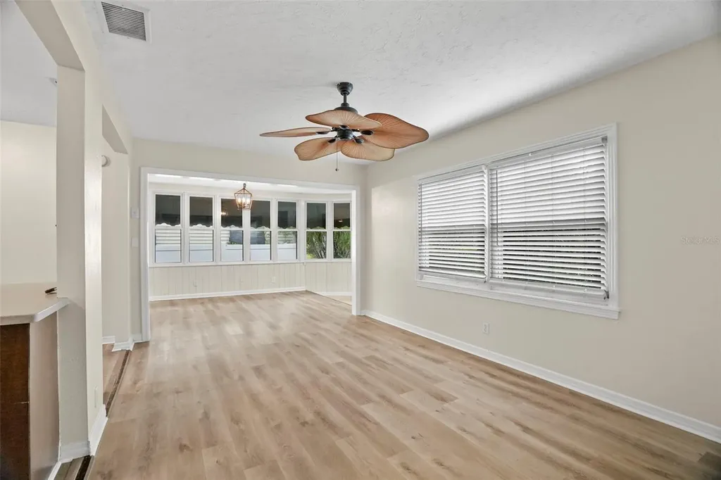 446 37th Avenue NE St Petersburg FL 33704