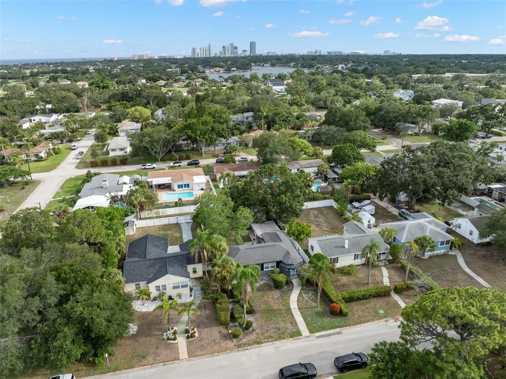 446 37th Avenue NE St Petersburg FL 33704