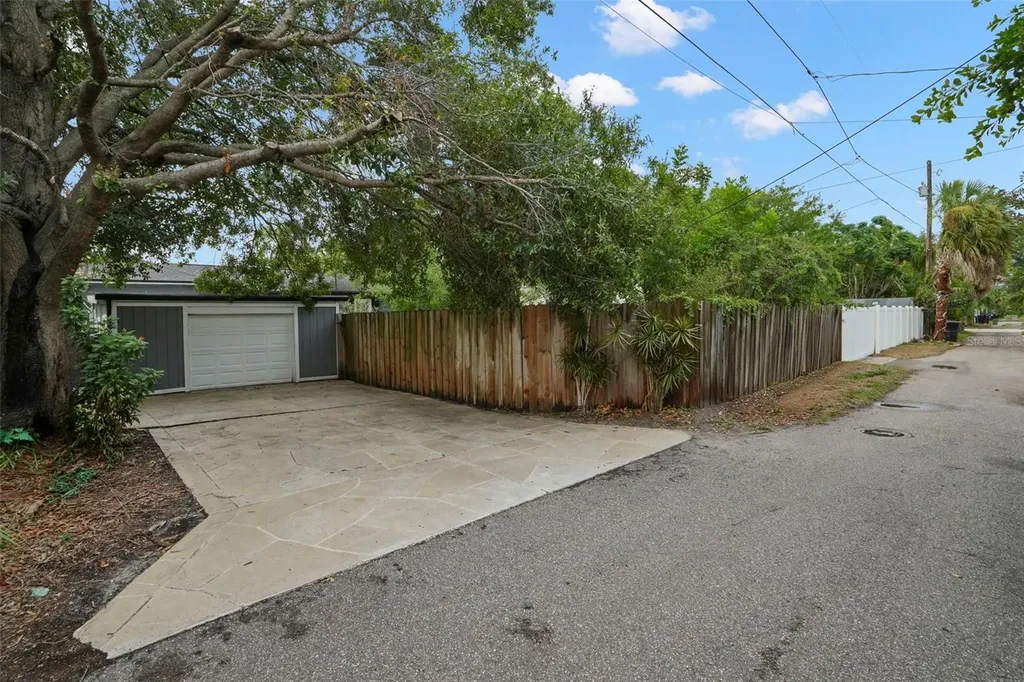 446 37th Avenue NE St Petersburg FL 33704