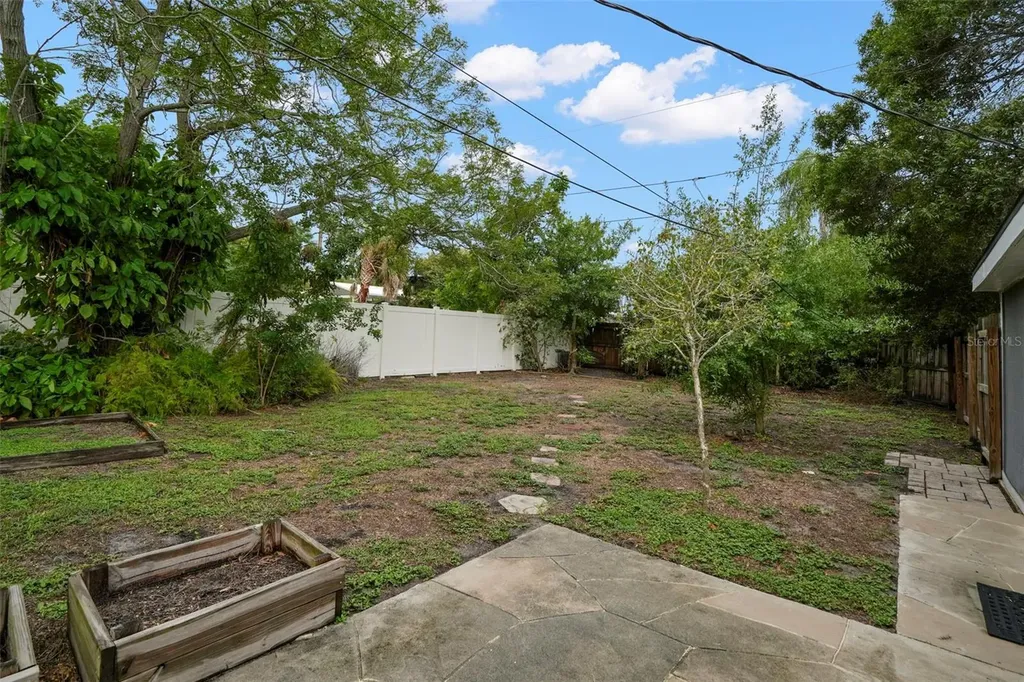 446 37th Avenue NE St Petersburg FL 33704