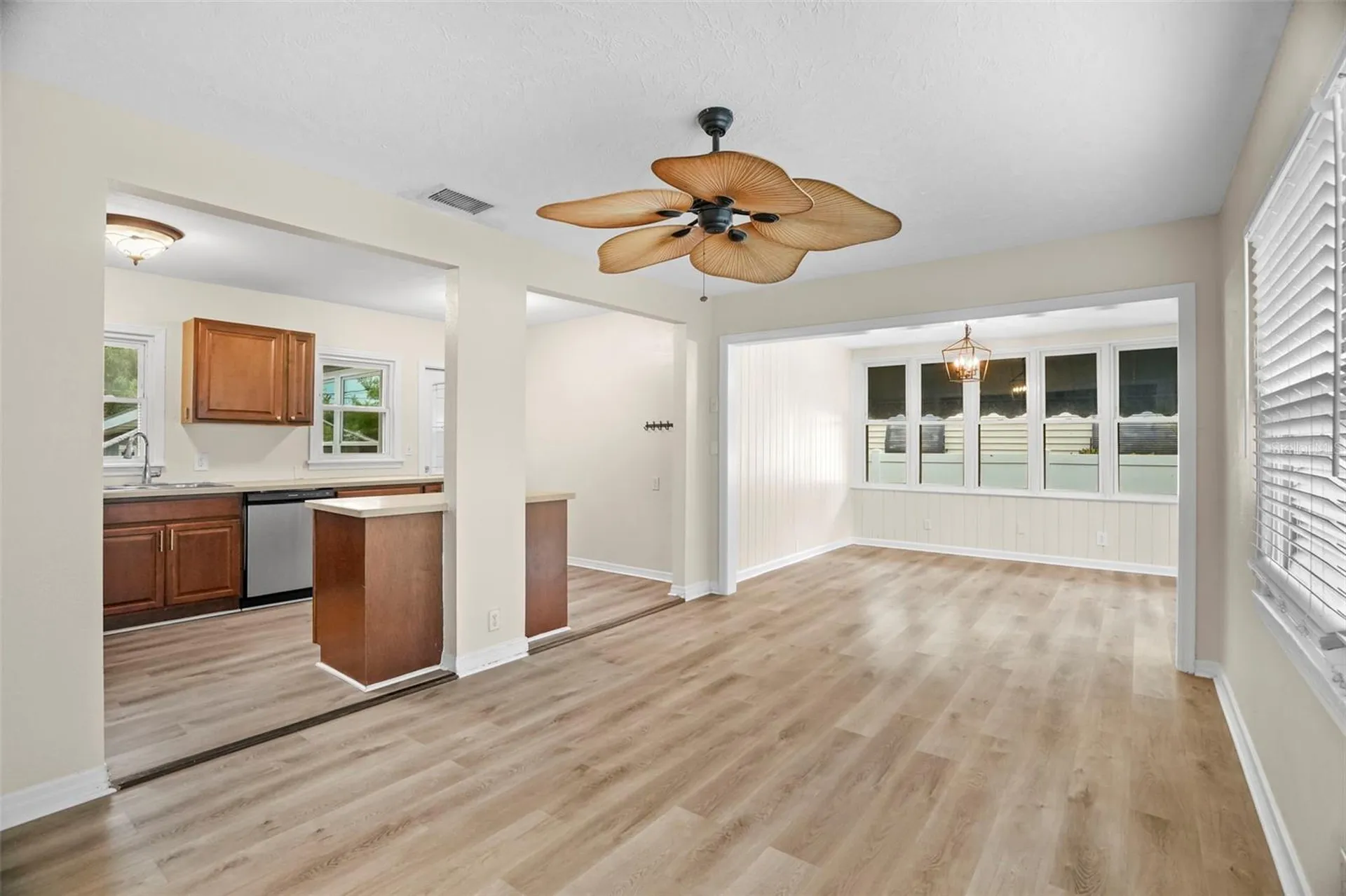 446 37th Avenue NE St Petersburg FL 33704