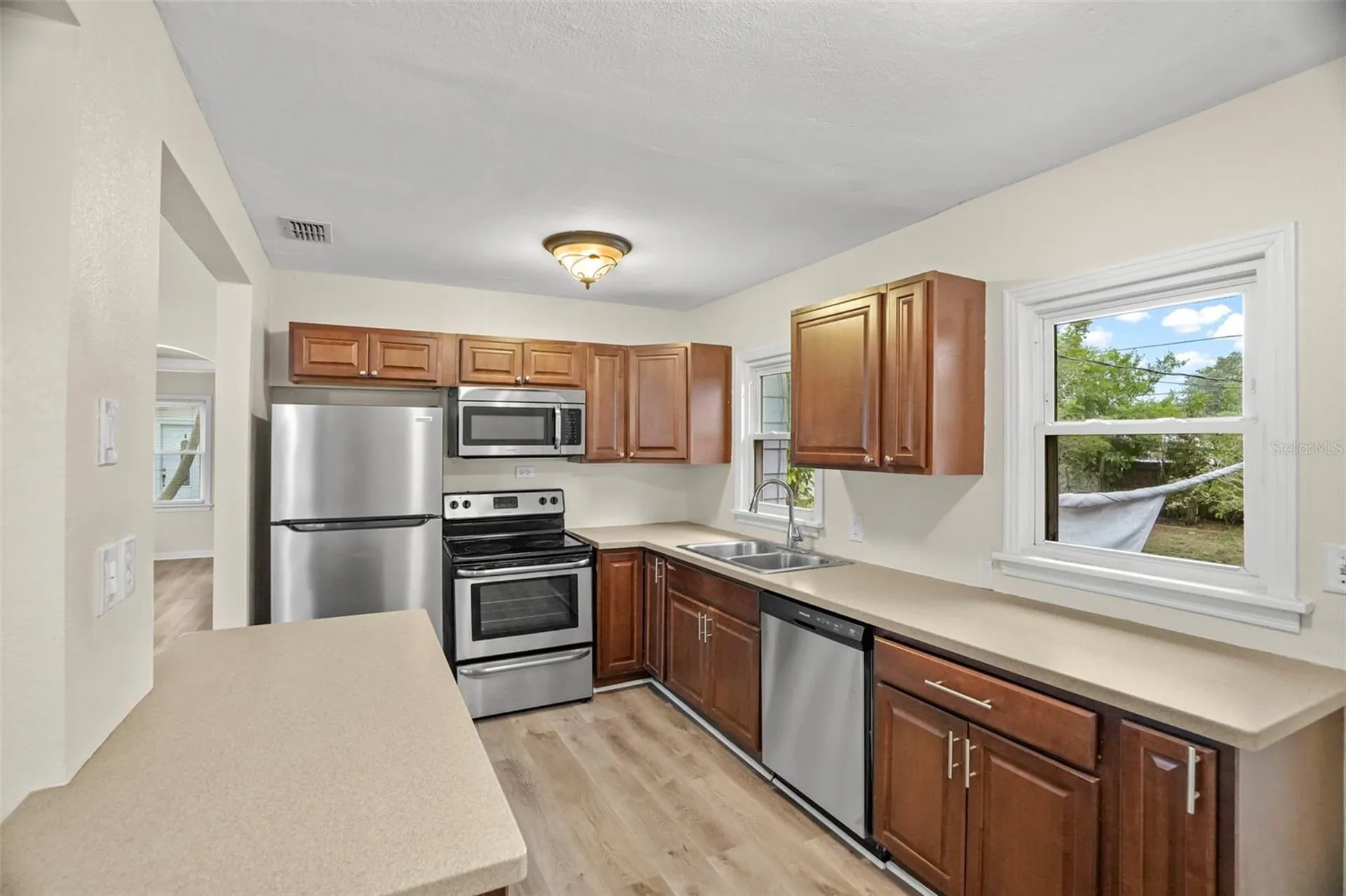 446 37th Avenue NE St Petersburg FL 33704