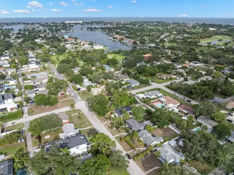 446 37th Avenue NE St Petersburg FL 33704