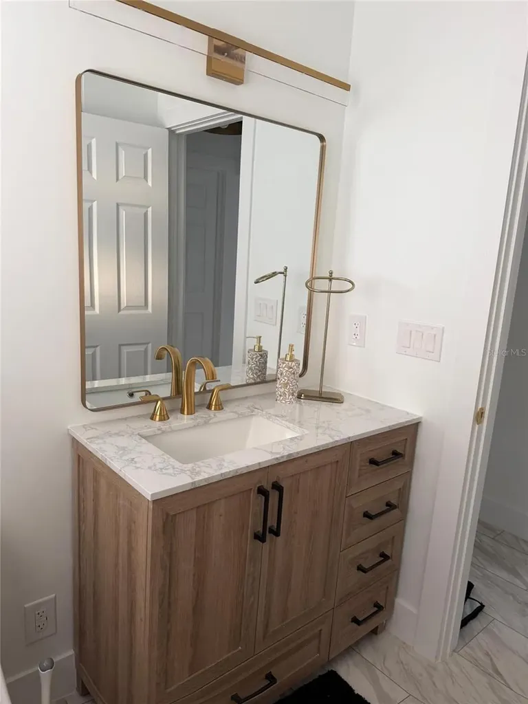 4534 N Lake Drive Sarasota FL 34232