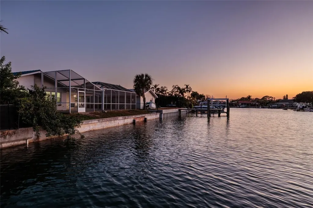 1985 Michigan Avenue NE St Petersburg FL 33703