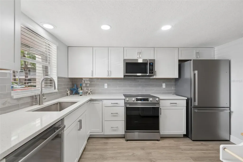 3074 Lake Bayshore Drive Bradenton FL 34205