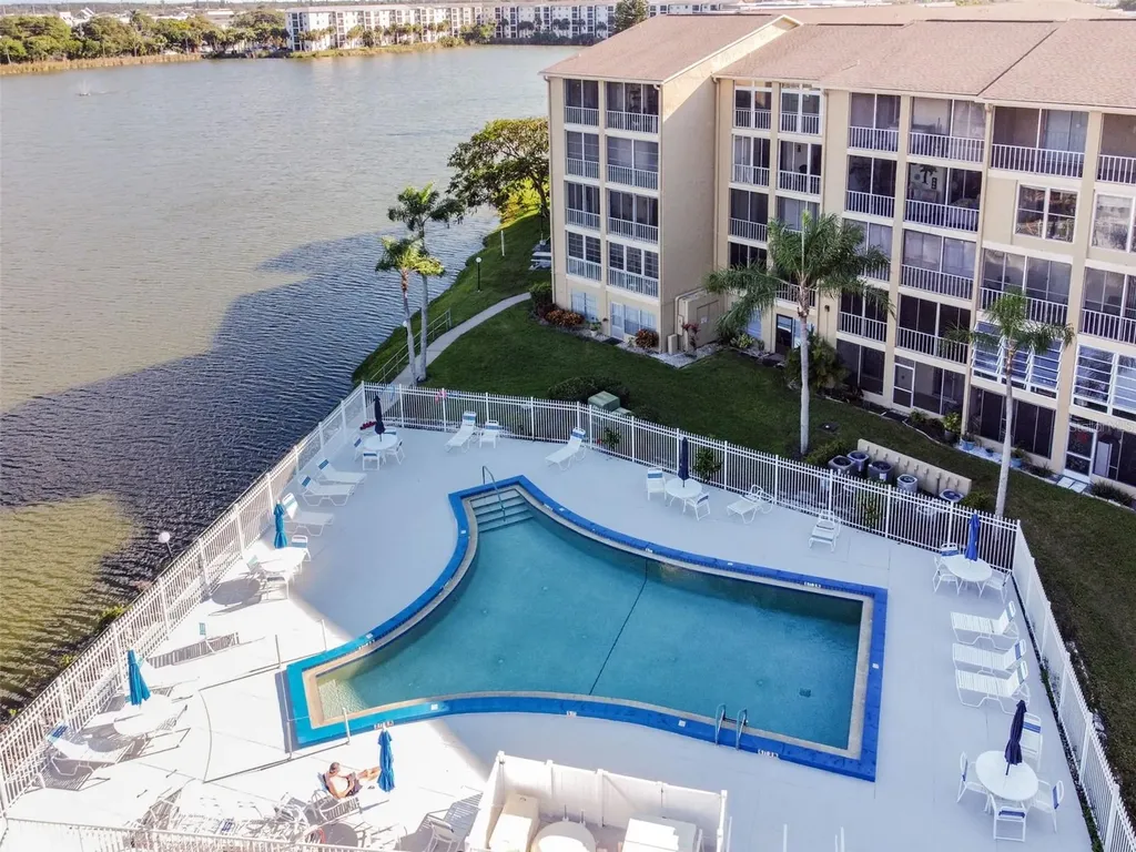 3074 Lake Bayshore Drive Bradenton FL 34205