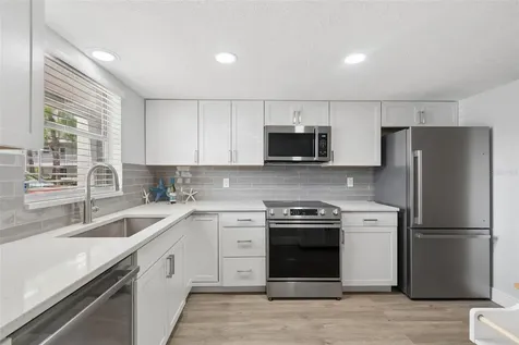 3074 Lake Bayshore Drive Bradenton FL 34205
