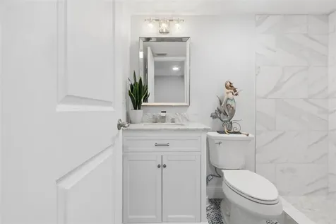 3074 Lake Bayshore Drive Bradenton FL 34205