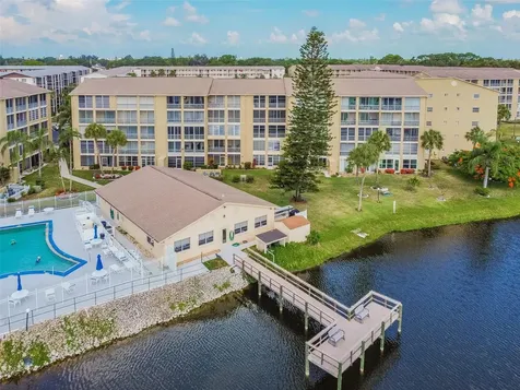 3074 Lake Bayshore Drive Bradenton FL 34205