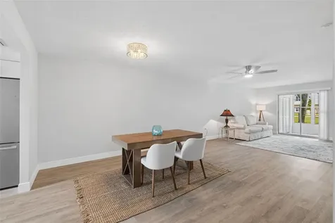 3074 Lake Bayshore Drive Bradenton FL 34205