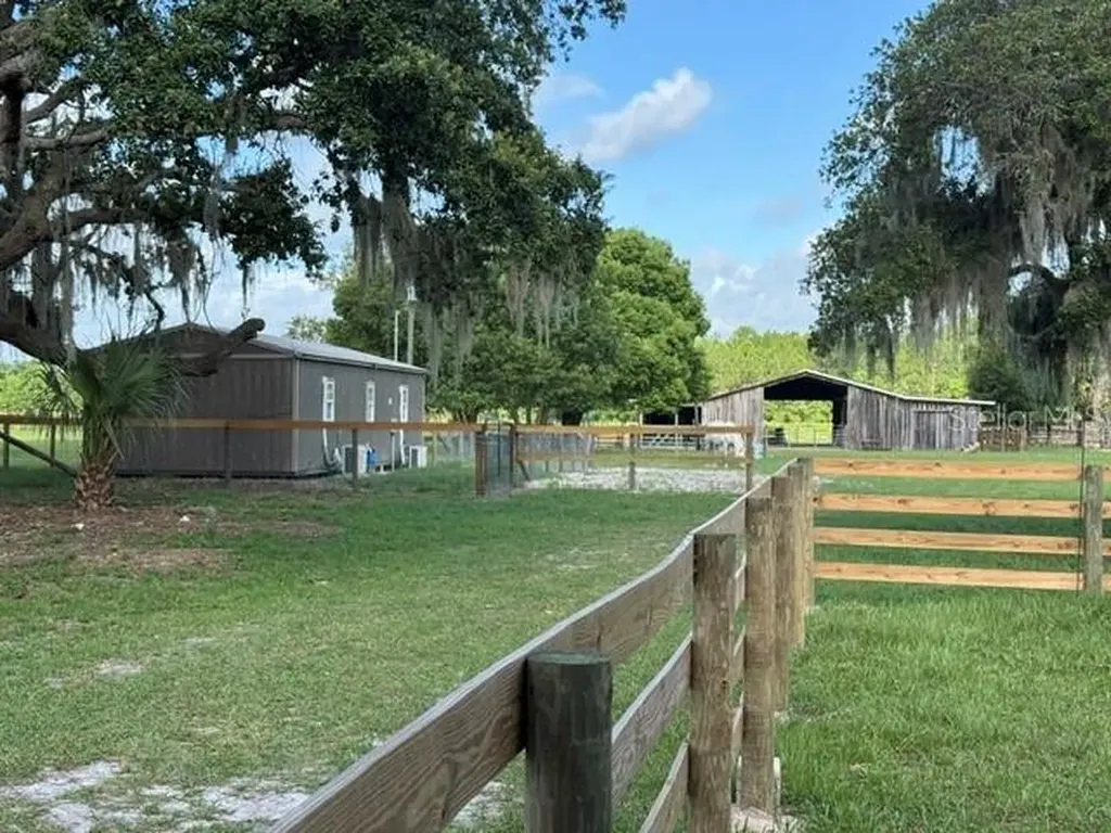 35934 Gatch Road Eustis FL 32736